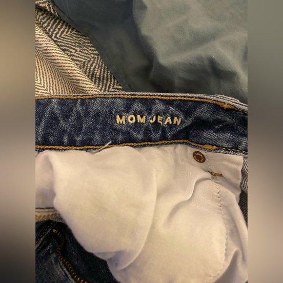 American Eagle Mom Jean - Picture 3 of 3